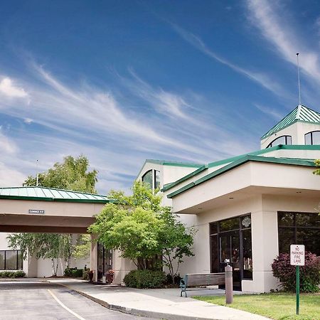 Ramada By Wyndham Fishkill Hotel Exterior photo