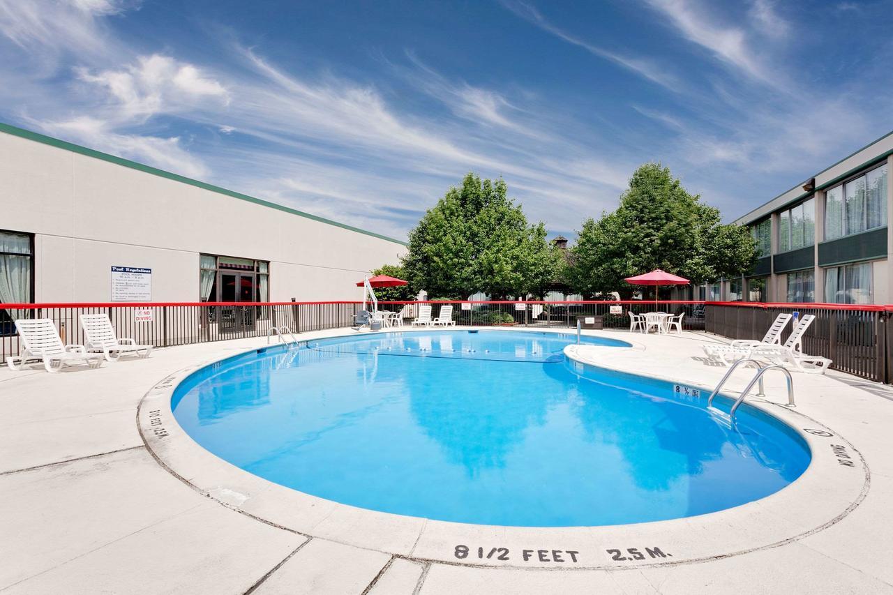 Ramada By Wyndham Fishkill Hotel Exterior photo
