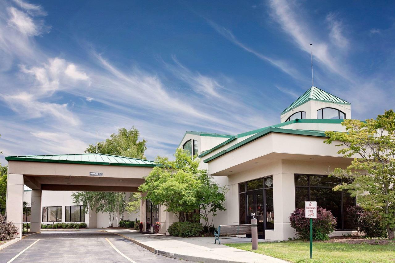 Ramada By Wyndham Fishkill Hotel Exterior photo