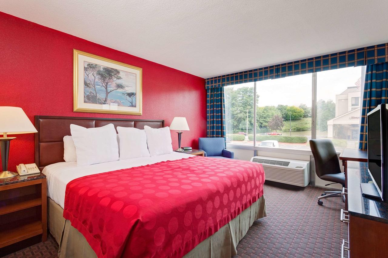 Ramada By Wyndham Fishkill Hotel Exterior photo