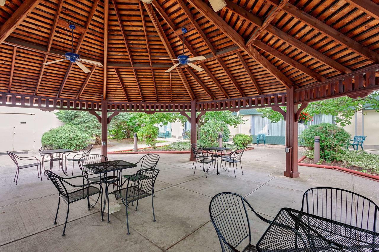 Ramada By Wyndham Fishkill Hotel Exterior photo